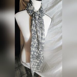 Chic Monochrome Geometric Scarf